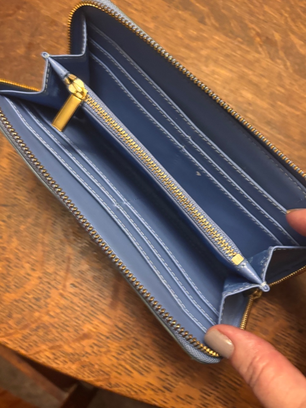Tory Burch Glossy Patent Leather Zip Wallet - Light Blue - Great Condition - Picture 5 of 7